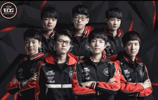 地站在球队 地站在球队