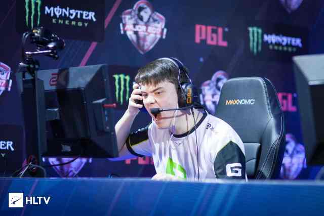 并在关键时 并在关键时